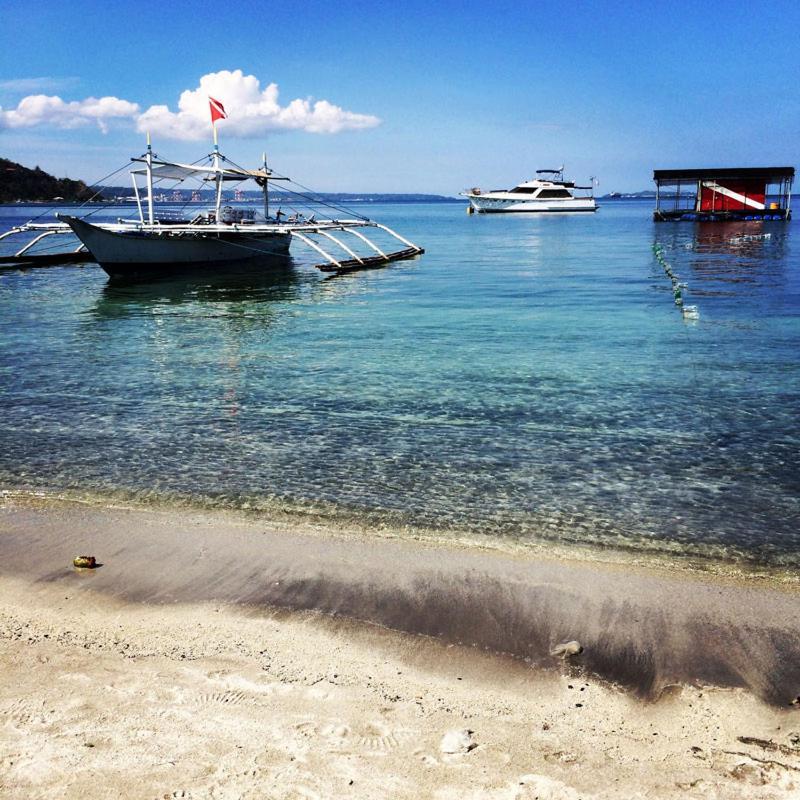 Hotel Arizona Resort, Subic Bay, Philippines 2200