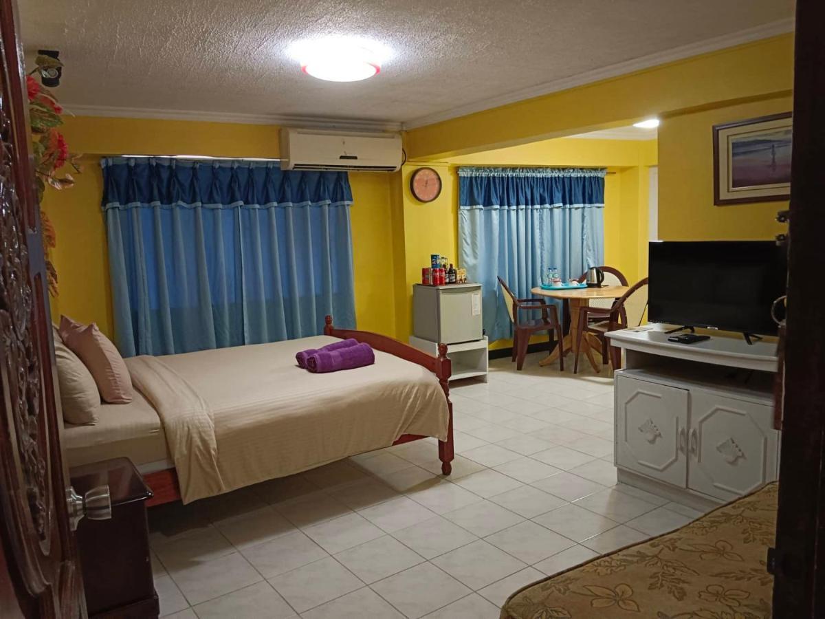 Hotel Arizona Resort, Subic Bay, Philippines 2200 Olongapo